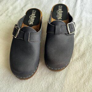 Sandgrens "Nashville" clogs, size 35, VGUC